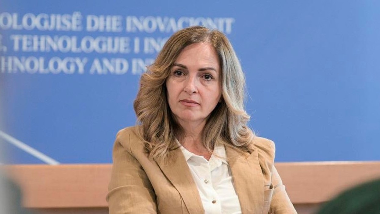 Ministrja në detyrë e Arsimit viziton shkollën “Mitrush Kuteli” dhe Qendrën e Studentëve në Prishtinë