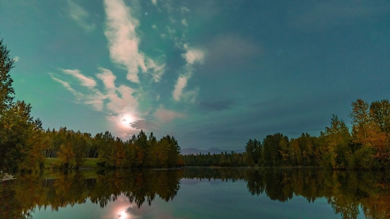 Qielli mbi Alaskë u ndriçua me një shfaqje mbresëlënëse të dritave veriore