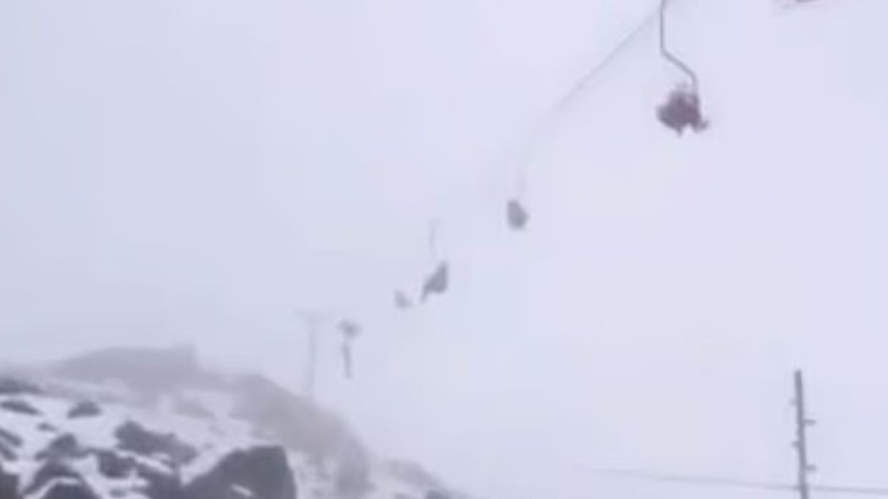 Këputet kablloja e teleferikut, humbin jetën tre persona dhe nëntë tjerë mbetën të lënduar – ranë nga maja më e lartë e një mali në Rusi