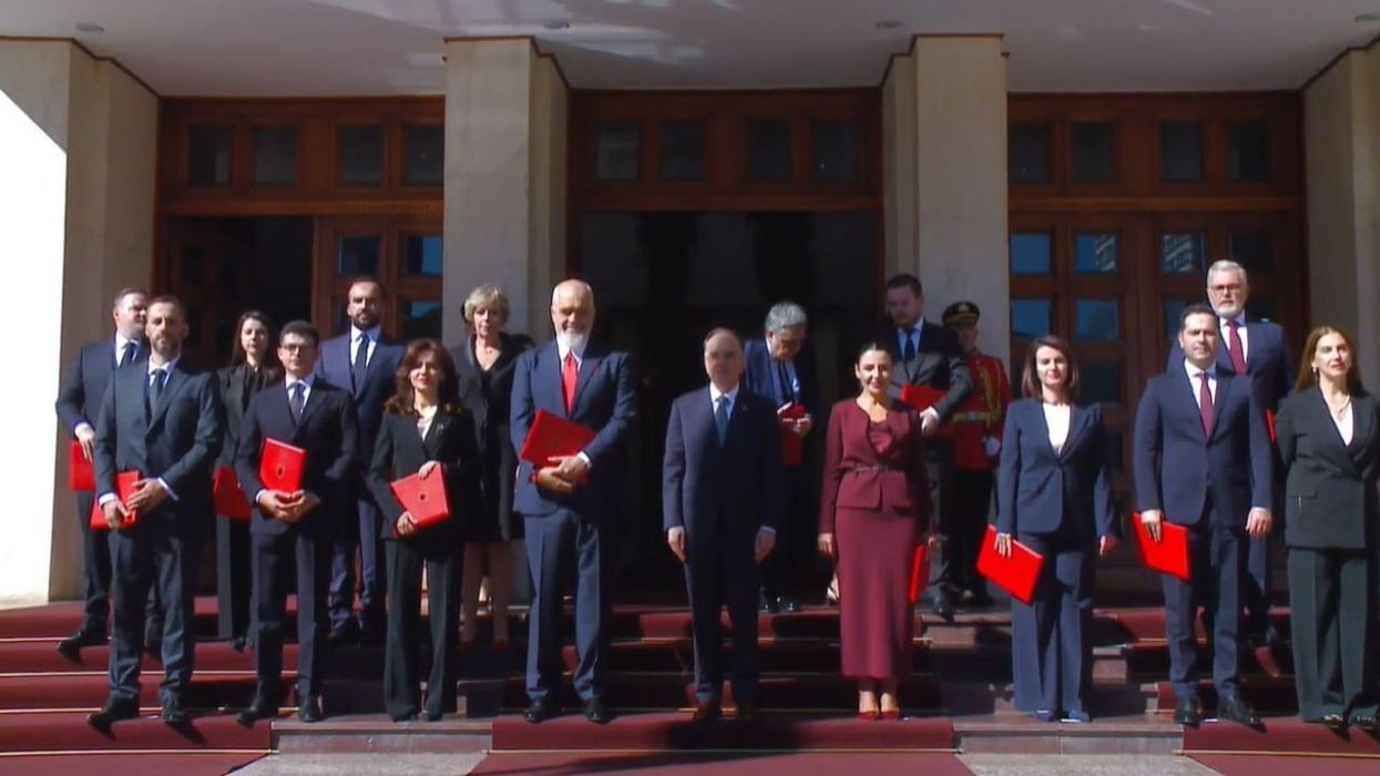 Betohen anëtarët e Qeverisë së re në Shqipëri