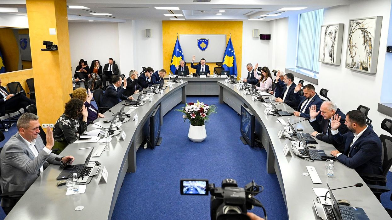 Qeveria merr 23 vendime, investime në komuna dhe projekte publike