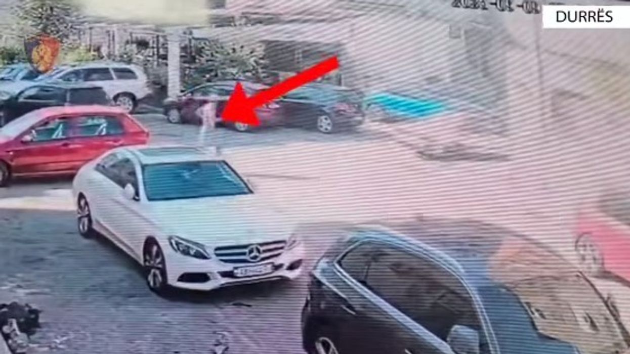 Ua vidhte me forcë qaforet grave në rrugë, Policia në Shqipëri publikon pamje