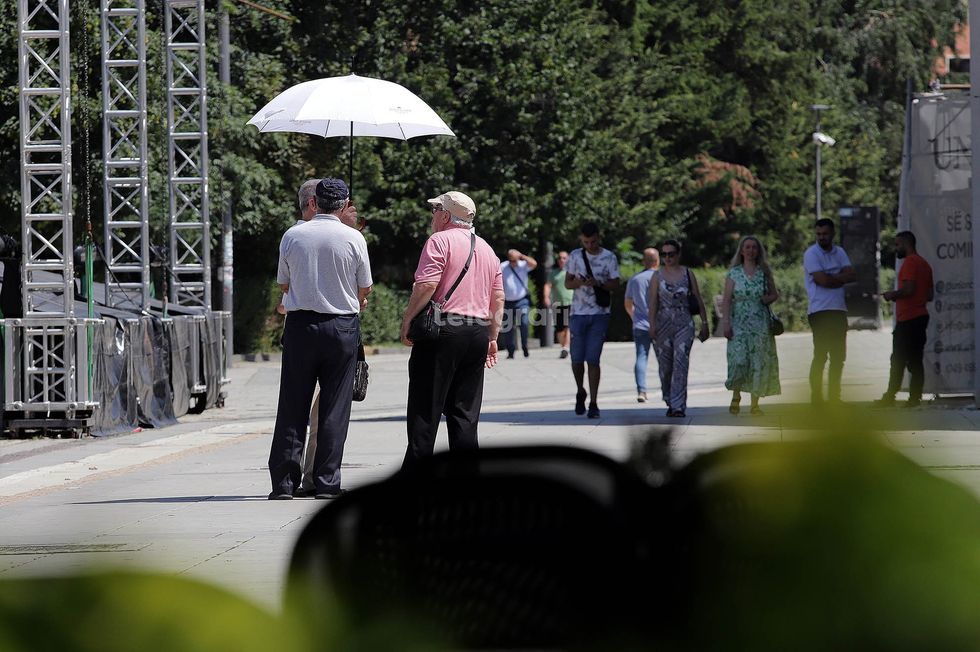 Java nis me mot të nxehtë, temperaturat arrijnë deri në 27°C