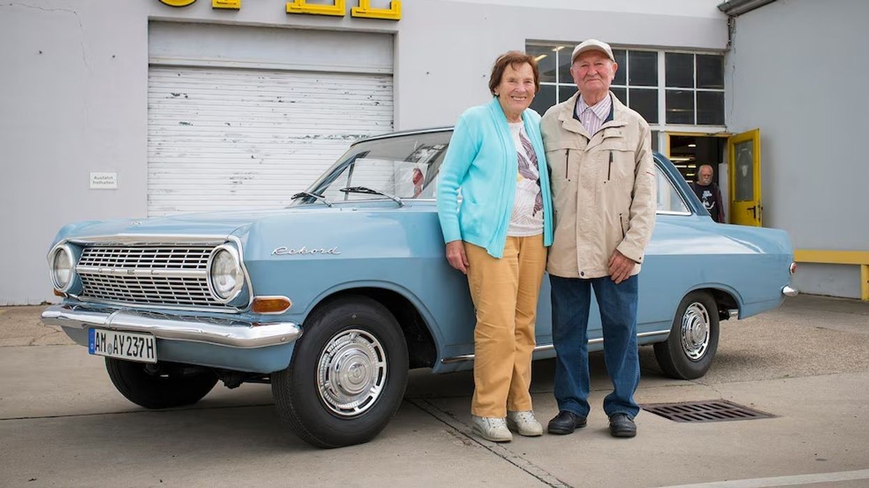 Çifti që ka drejtuar Opel-in e tyre që nga viti 1963 dhe vazhdojnë të jenë besnikë ndaj saj