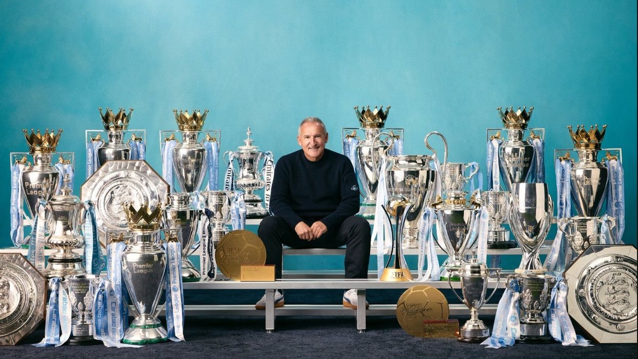 I dhanë një makinë me vlerë 320,000 euro: City i tha një lamtumirë madhështore njeriut që ndërtoi "perandorinë" e tyre