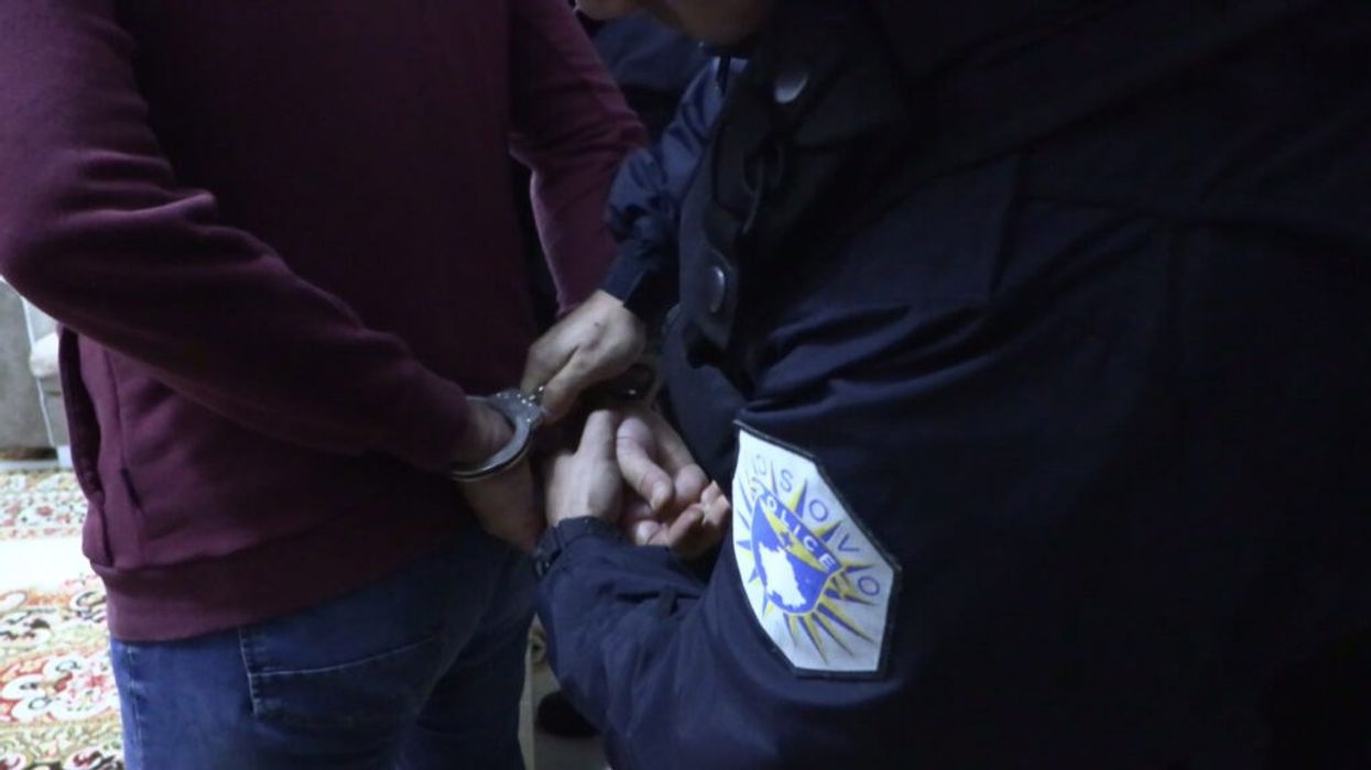 Arrestohet një person për grabitjen e 20 mijë eurove në Deçan