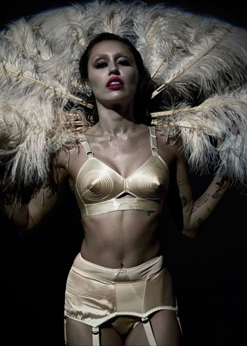 Miley Cyrus reveals the "medicine" that has kept her alcohol-free for five years - Telegraph