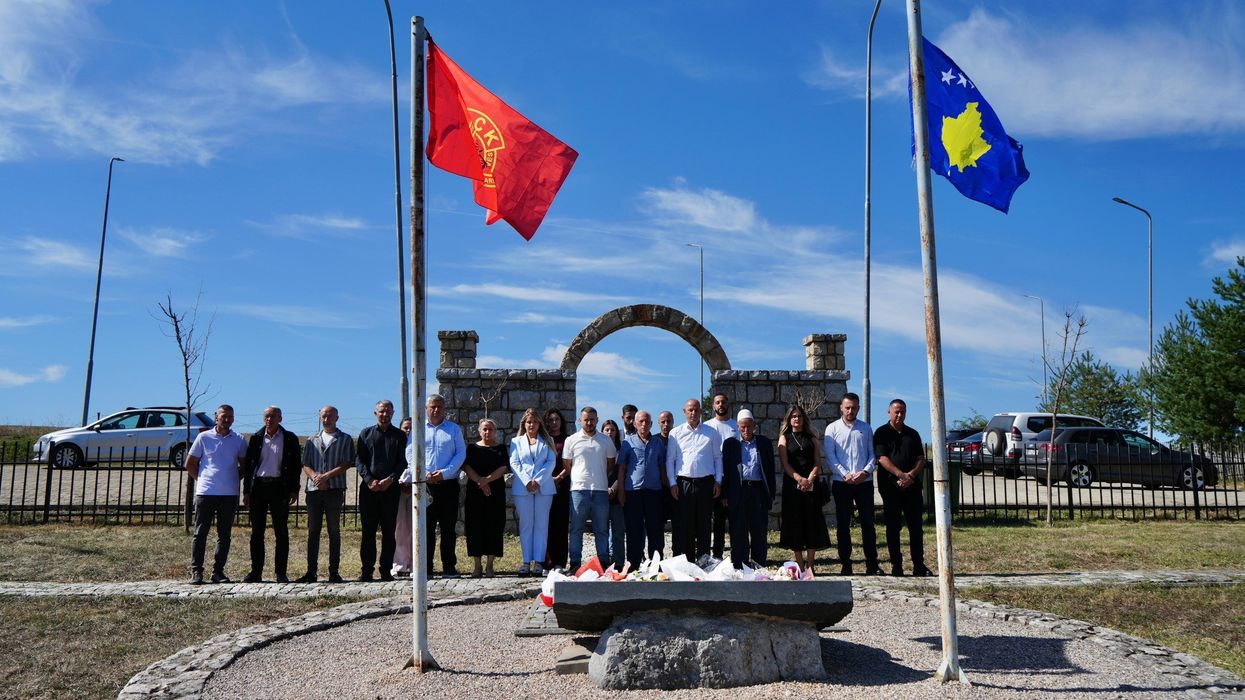 Drenasi nderon doktorin hero, Lec Gradica, në 27-vjetorin e rënies