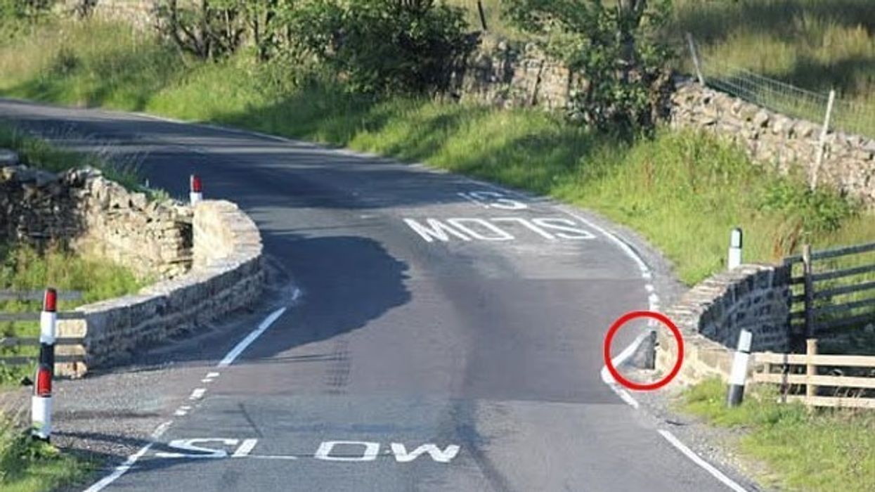 Shtylla e çuditshme kundër përplasjes në urën britanike që po 'shkakton përplasje'