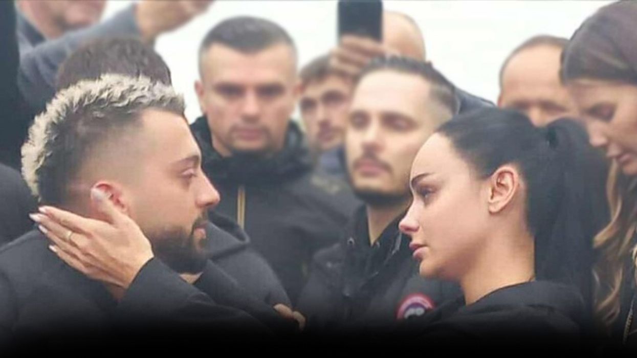 Egli Tako merr pjesë në varrimin e vëllait të Gjestit