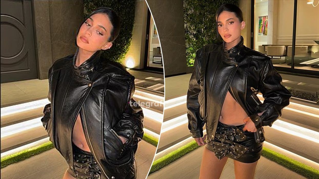 Kylie Jenner shfaq barkun dhe këmbët në një dalje të guximshme me minifund lëkure