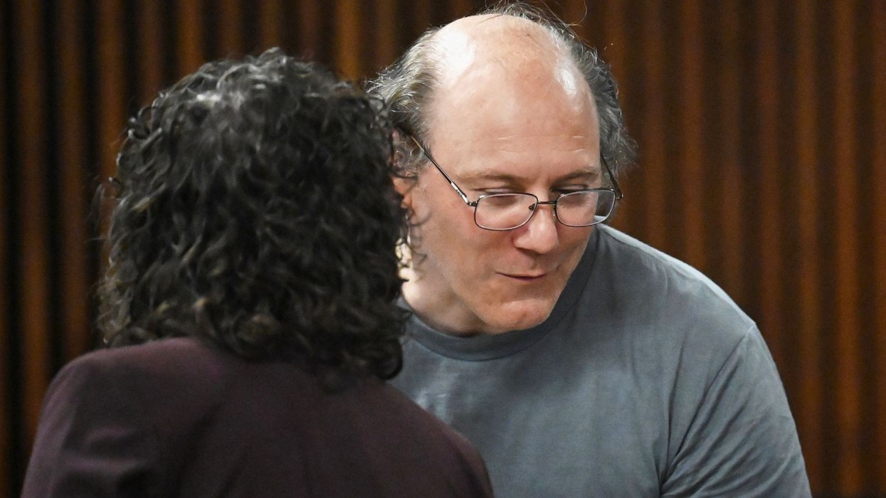 Një burrë nga New Yorku arrestohet pasi pranoi në një intervistë televizive se kishte vrarë prindërit e tij