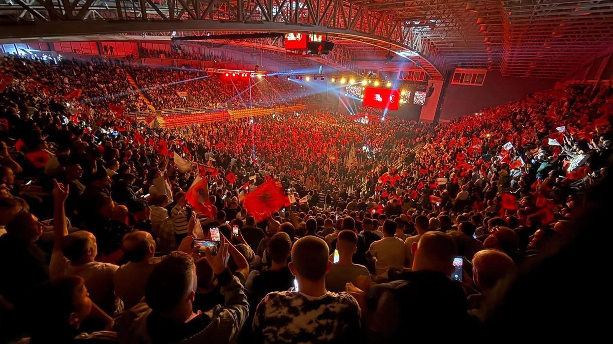 Ahmeti-Mickoskit: Me zagarë nuk dilet në gjah për shqiponja