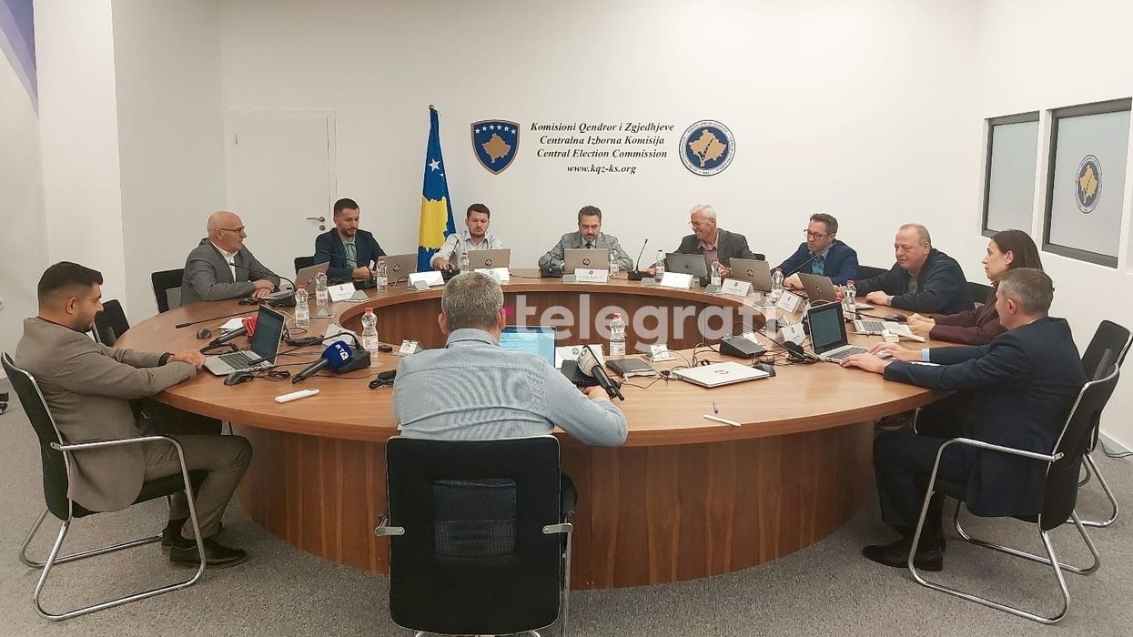 KQZ diskuton për akreditimin e vëzhguesve: Dyshime për organizata të reja dhe numër të madh të vëzhguesve