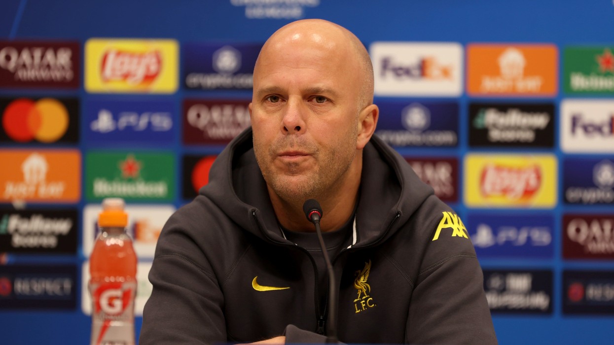 Arne Slot konfirmon se Alisson do të mungojë për disa javë, ofron lajme edhe për Ekitike dhe Chiesa