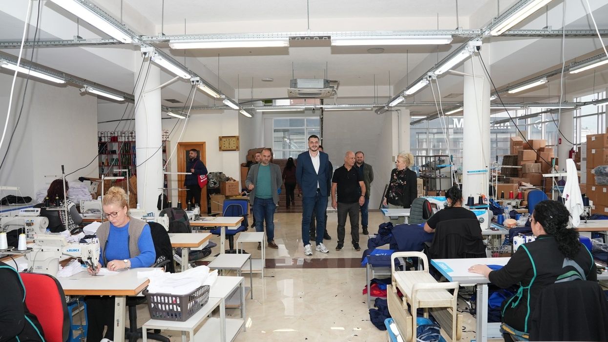 Besnik Zeqiraj viziton bizneset e Pejës dhe premton mbështetje për krijimin e vendeve të reja të punës
