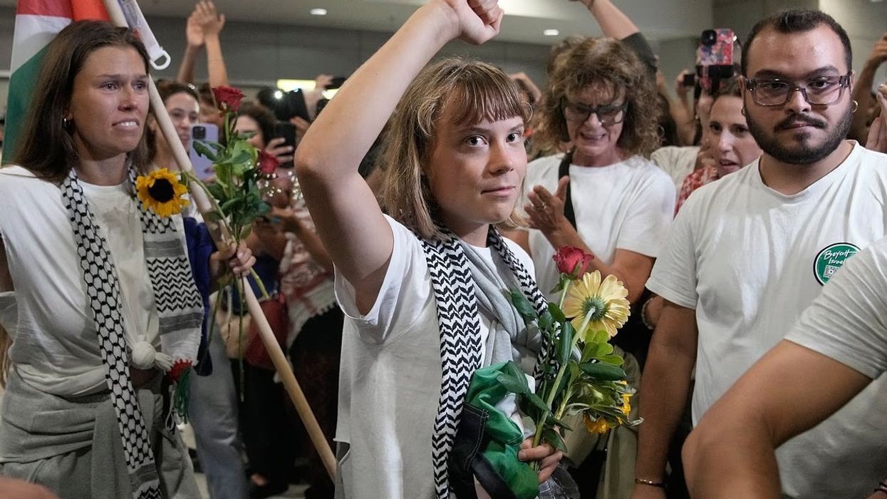 Pasi u deportua nga Izraeli, Thunberg pritet me duartrokitje dhe brohoritje në Greqi