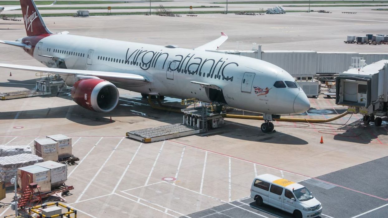 Kishte konsumuar 15 kanaçe verë, një grua sulmoi partnerin e saj në aeroplan - gjatë një fluturimi nga Miami në Londër