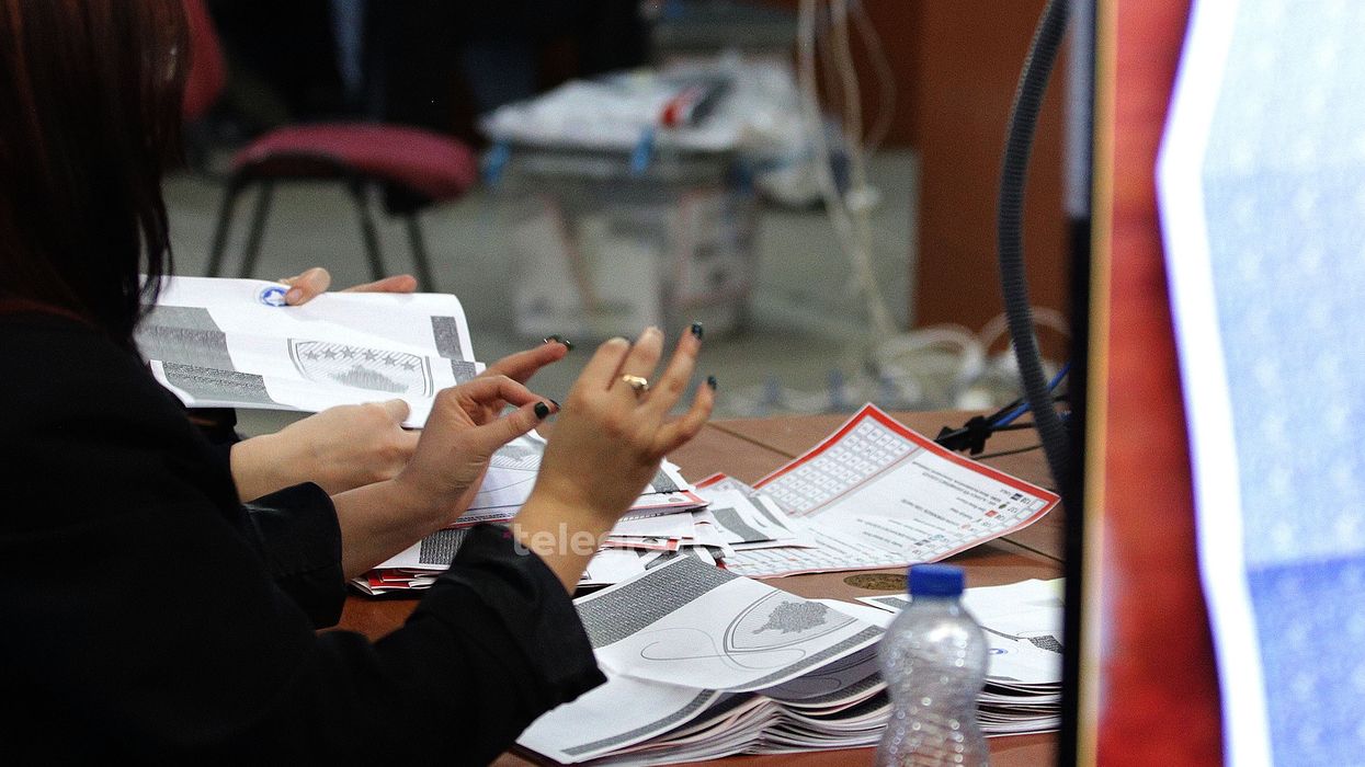 Vazhdon rinumërimi i votave pas manipulimeve, mbi 62% e vendvotimeve të përfunduara Vazhdon rinumërimi i votave pas manipulimeve, mbi 62% e vendvotimeve të përfunduara