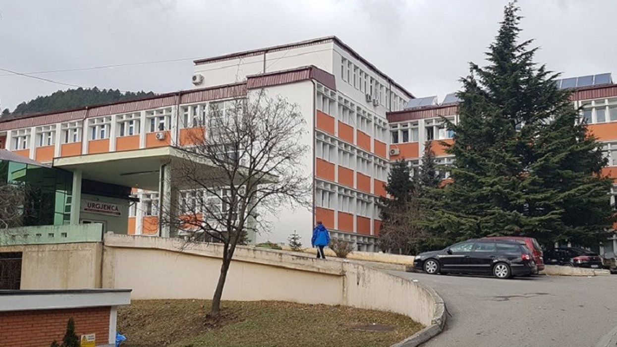 Plagosja në Pejë, njëri nga të plagosurit është jashtë rrezikut për jetë