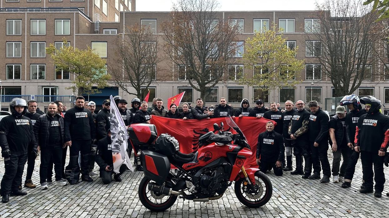 Deputetja e LVV-së, Shqipe Selimi i bashkohet marshit të motoristëve në Hagë