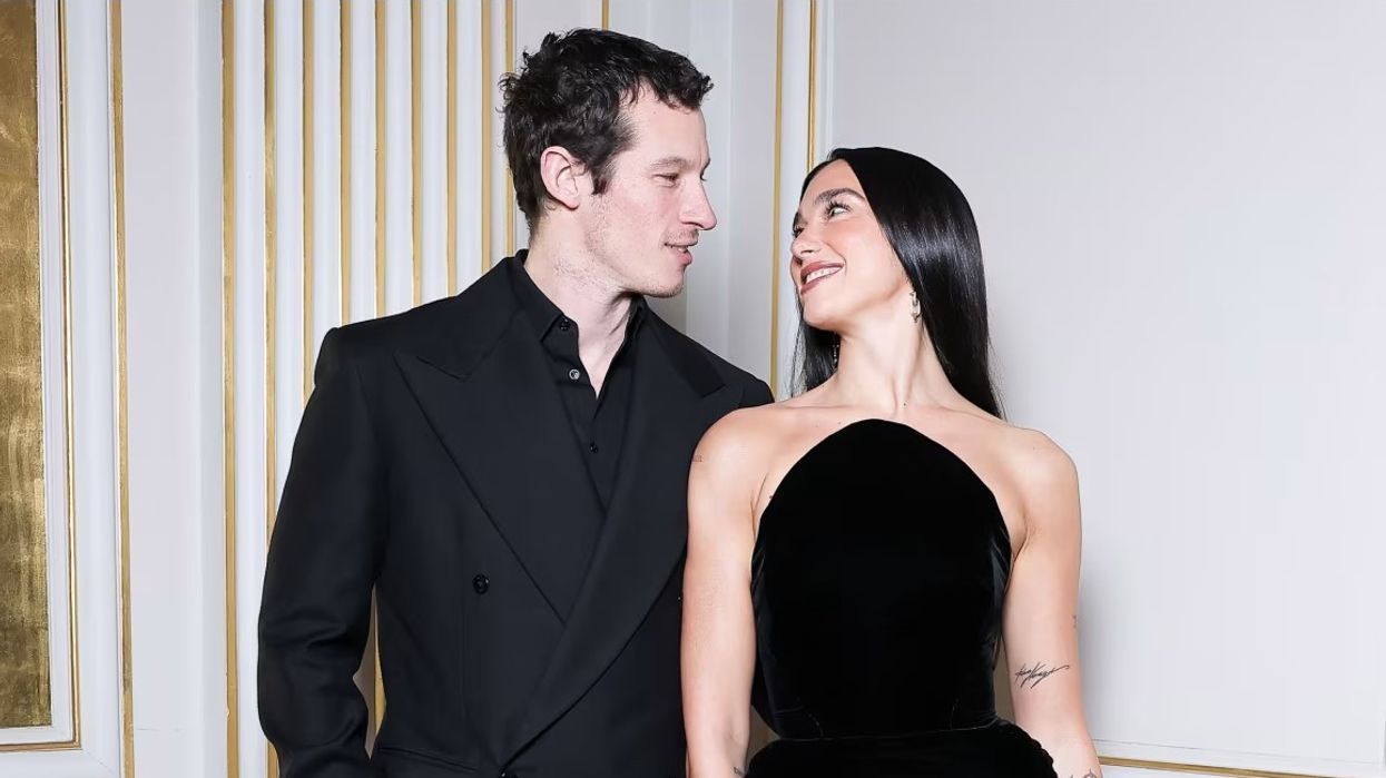 Callum Turner e quan Dua Lipën ‘gruaja më e bukur në botë’ dhe zbulon sekretin e lidhjes së tyre