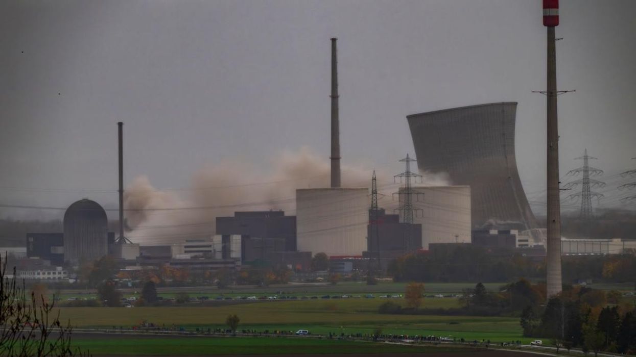 Gjermania shemb kullat 160 metra të larta të centraleve bërthamore