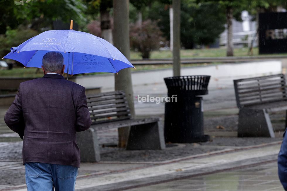 Ditë e vranët me riga të dobëta shiu