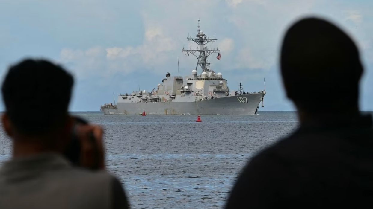 Anija luftarake amerikane ankorohet në Trinidad dhe Tobago, duke shtuar presionin mbi Venezuelën