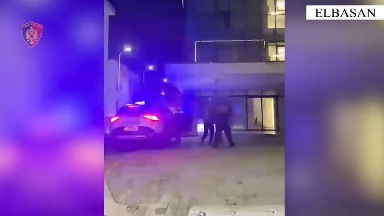 Theret me thikë 52-vjeçari në Elbasan