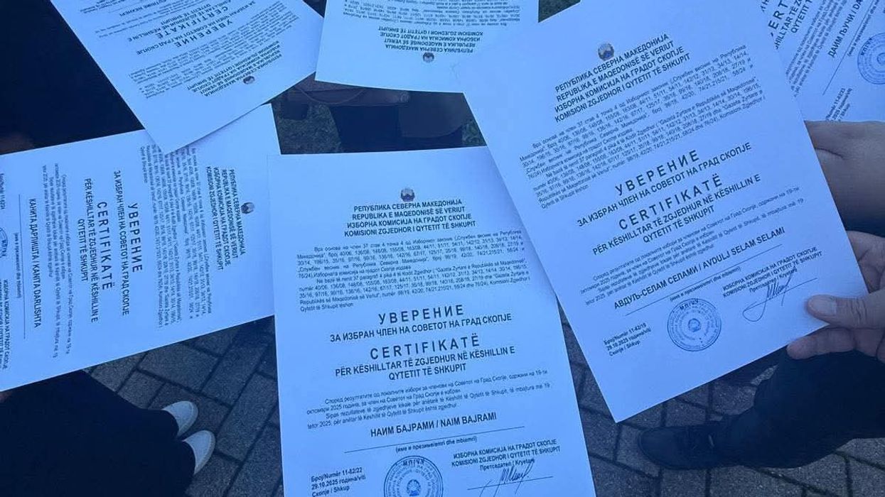 KSHZ korrigjon situatën në Qytetin e Shkupit, këshilltarët komunal nga AKI marrin vendimet edhe në gjuhën shqipe