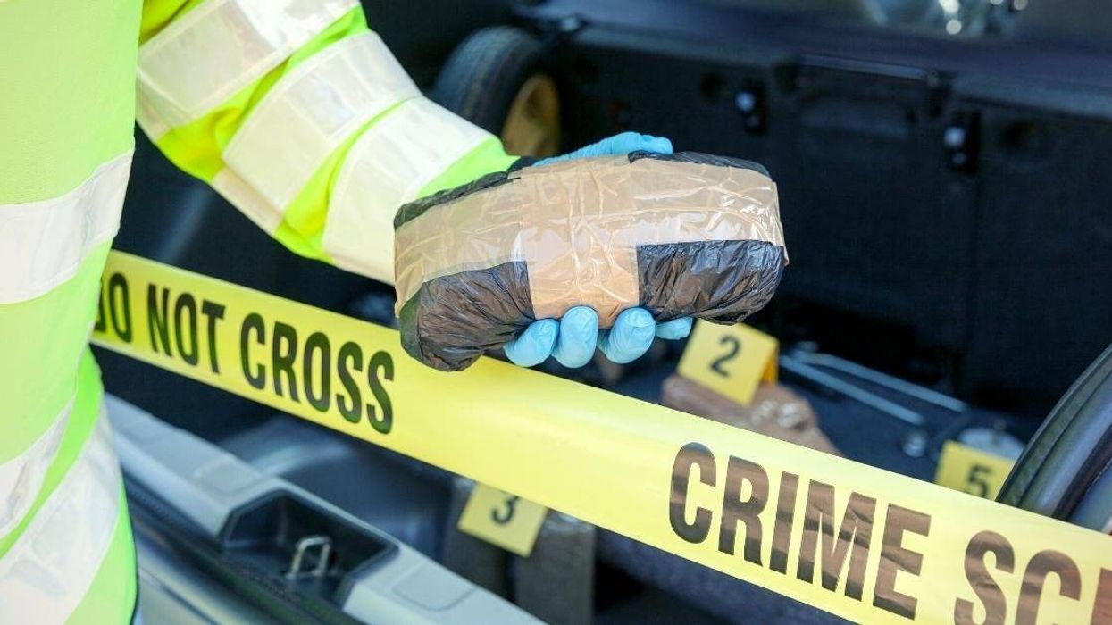 Zbulohet kokainë dhe marihuanë në Fushë Kosovë, policia ndalon një person