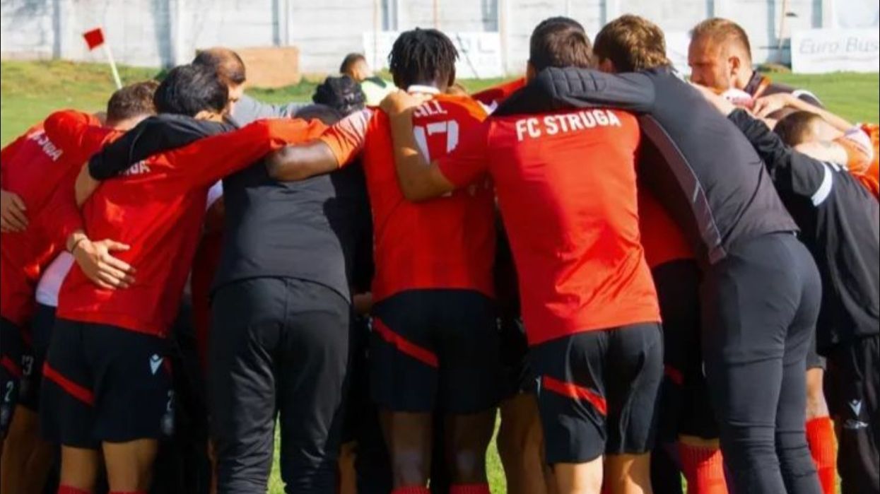 Struga me një lojtar më pak e mundi Shkupin