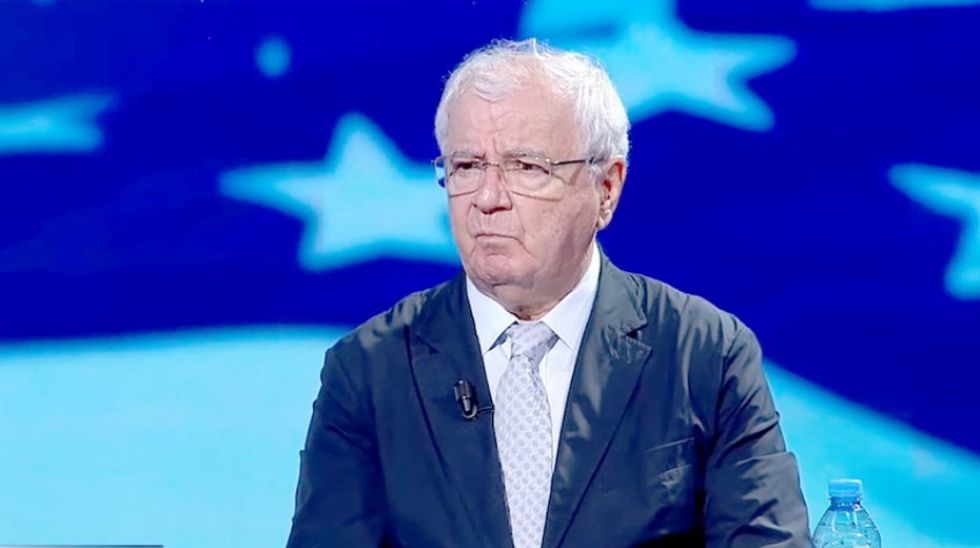 Spartak Ngjela: Është turp që Fatos Nano u varros në varreza publike