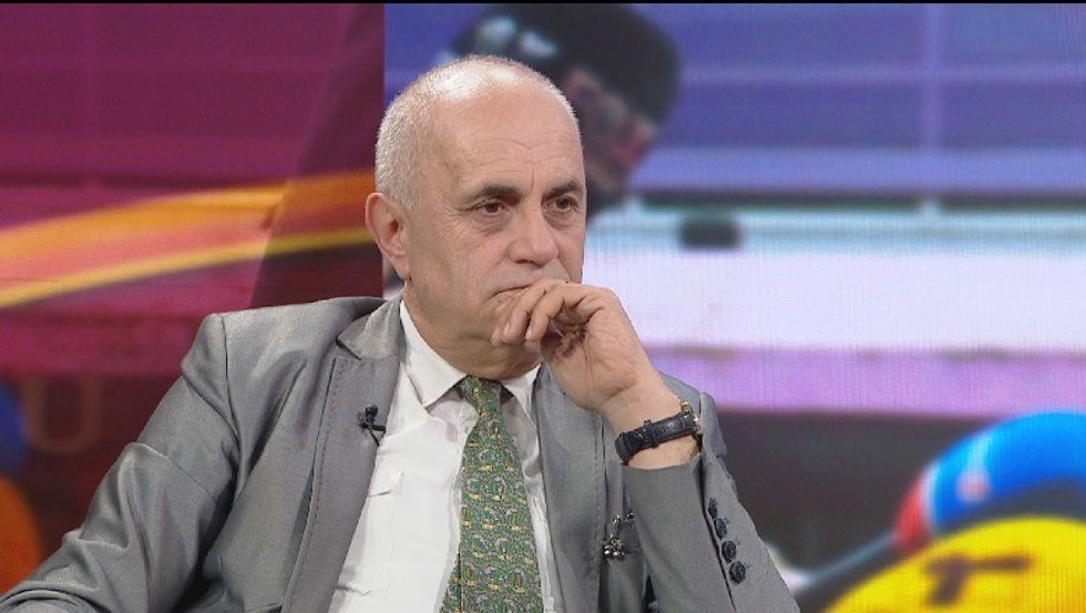 Akademiku Fuga: Shqipëria po plaket, ndërsa politika po prodhon dhunë e dëshpërim