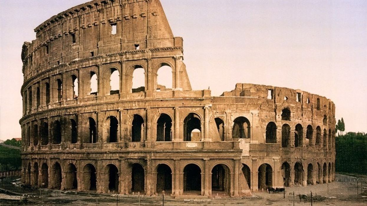 Shembet pjesërisht kulla historike pranë Koloseumit në Romë