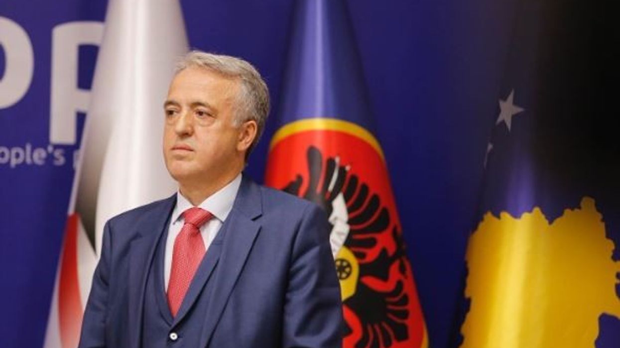 Hamiti: Mbajnë fotografinë e Rugovës, por i shërbejnë Kurtit - paradoksale