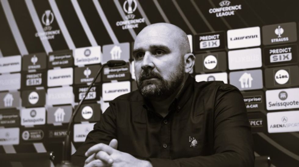 U rrëzua pran bankinës, gjatë ndeshjes - dikur futbollist i Tiranës, pastaj trajner i Shkupit, Zizovic ndërroi jetë rrugës për spital