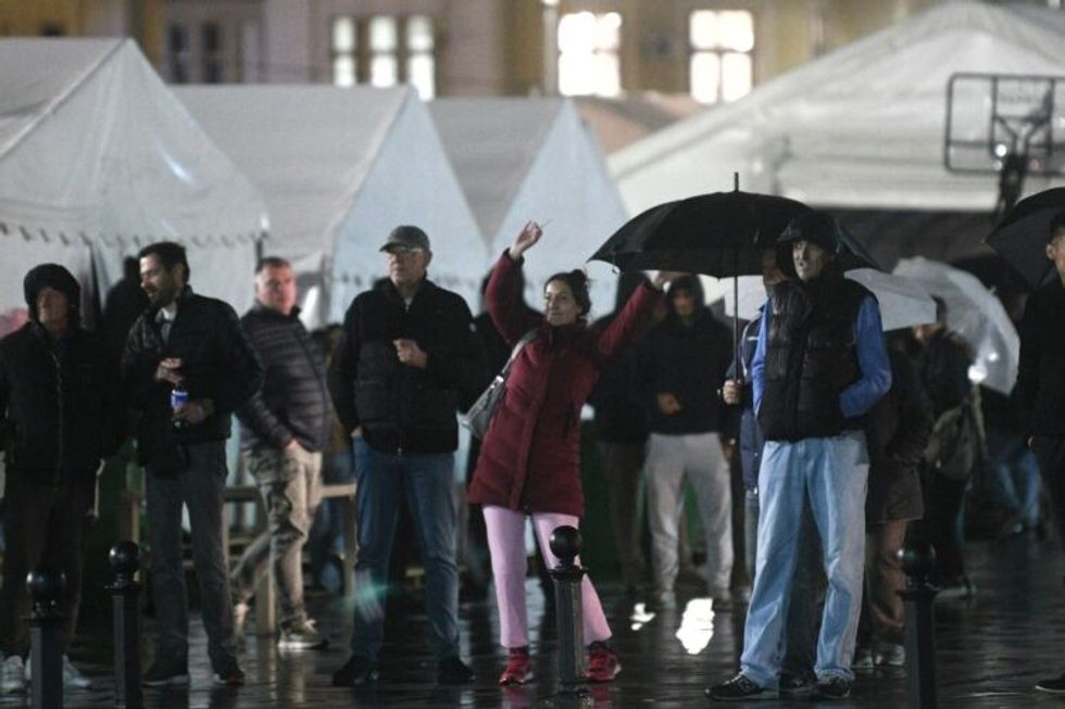 Përleshje në Beograd, ‘rojet’ e Vuçiqit rrahën mes vete para Kuvendit të Serbisë
