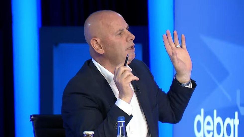 Lladrovci: Jam pjesë e PDK-së dhe askush nuk mund të më largojë nga kjo parti​