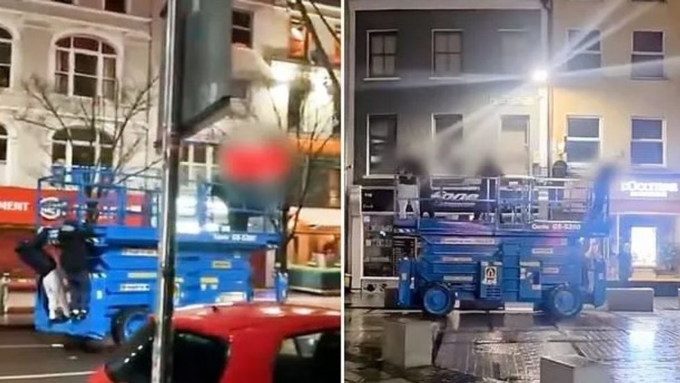 Katër burra të dehur shkaktuan kaos pasi morën një makineri pune dhe u nisën “për një shëtitje” nëpër një qytet në Irlandë