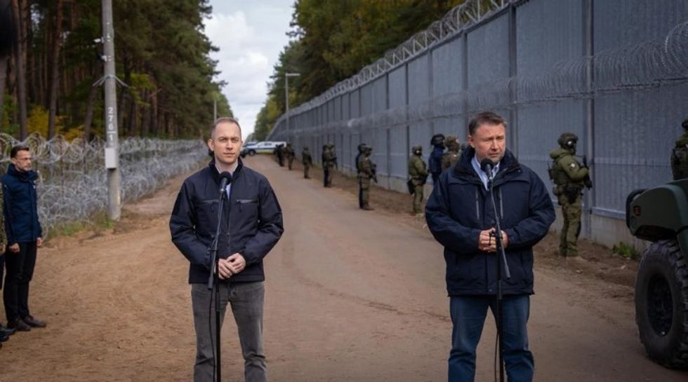 Polonia planifikon të ndërtojë murin e vet kundër dronëve