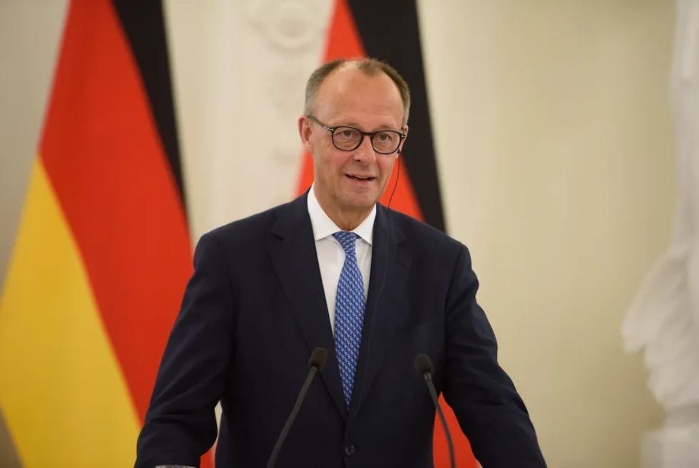 Kancelari gjerman bën thirrje për riatdhesimin e sirianëve ndërsa ekstremi i djathtë po rritet