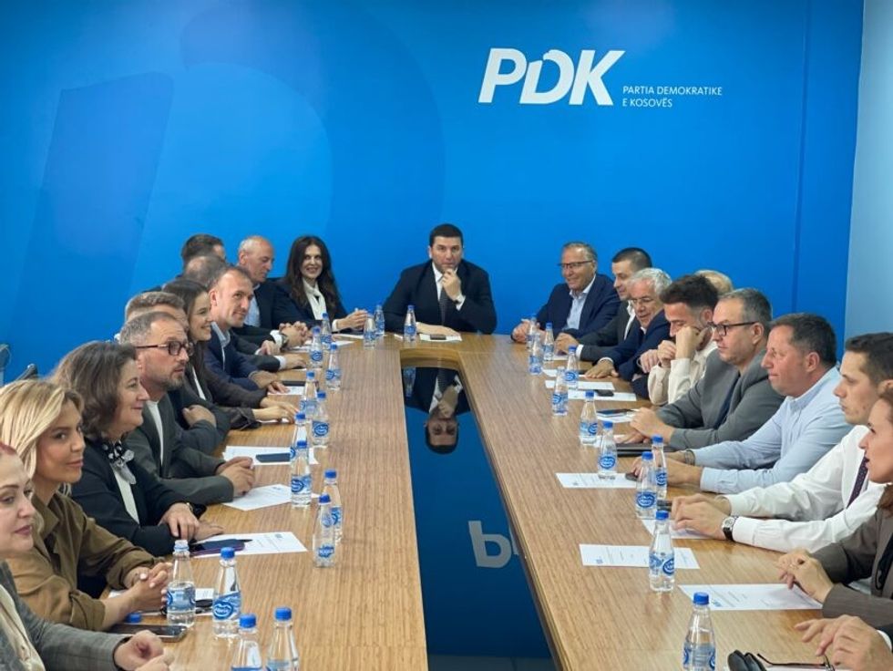 Edhe PDK insiston në zgjedhje të reja, thotë se Konjufca do të dështojë si Kurti