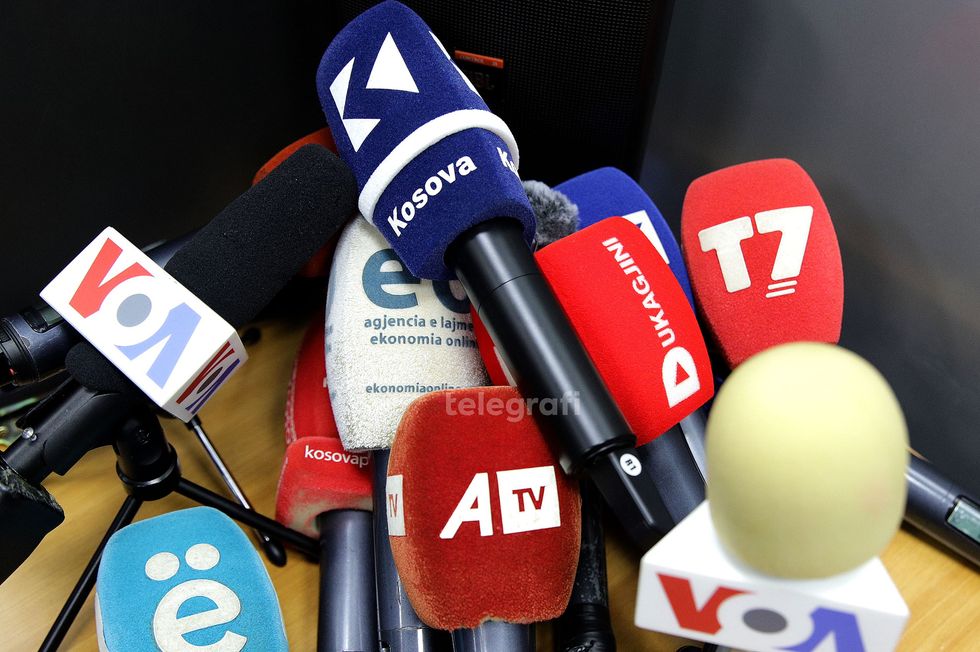 Raporti i BE-së: Kryeministri dhe zyrtarë të tjerë ofenduan mediat - gazetarët nën presion e kërcënime