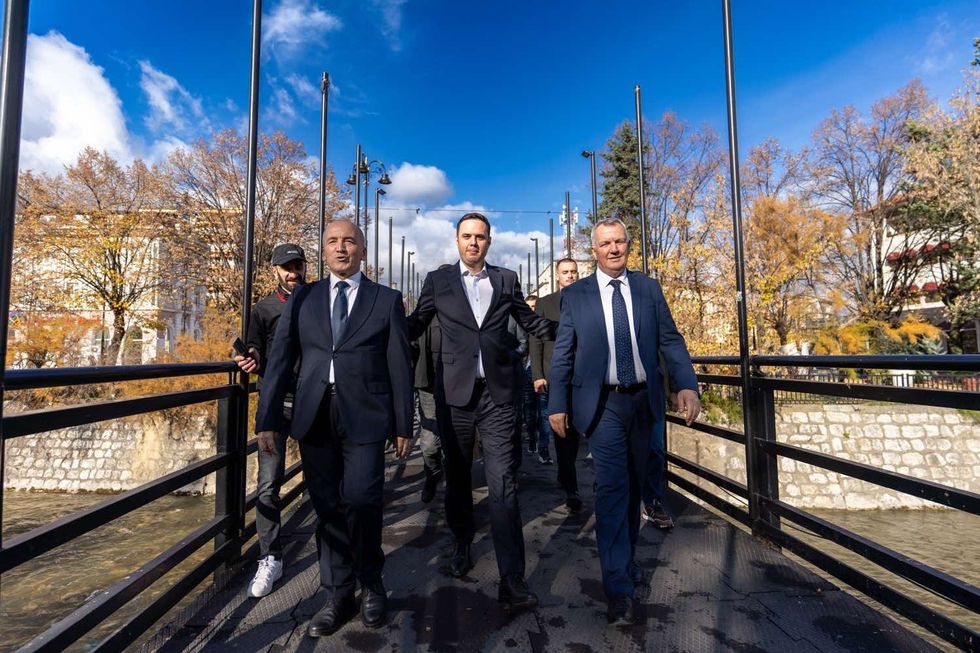 LDK hap fushatën për balotazhin në Pejë, Abdixhiku e Muhaxheri me mesazh uniteti e fitoreje