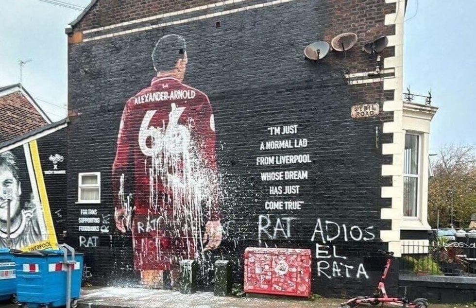 Dëmtohet murali i Alexander-Arnold nga tifozët e Liverpoolit para ndeshjes ndaj Real Madridit