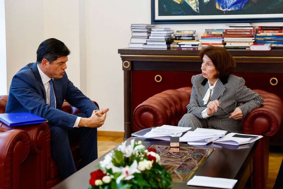 Rokas dhe Siljanovska-Davkova theksojnë mungesën e përparimit në sundimin e ligjit, luftën kundër korrupsionit dhe krimit, si dhe në gjyqësor