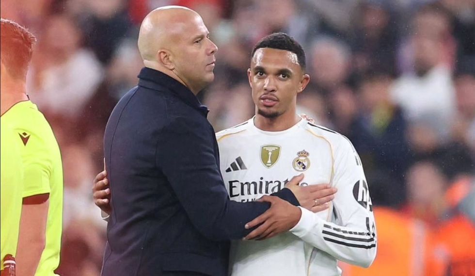 Çfarë ndodhi pas fitores ndaj Real Madridit? Arne Slot dhe përqafimi i papritur për Alexander-Arnold