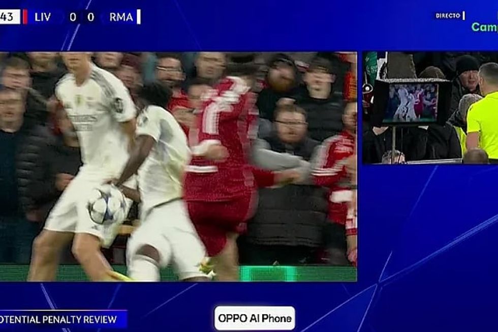 Tifozët e Liverpoolit të indinjuar: A u dëmtuan Reds nga penalltia e mos dhënë kundër Real Madridit?